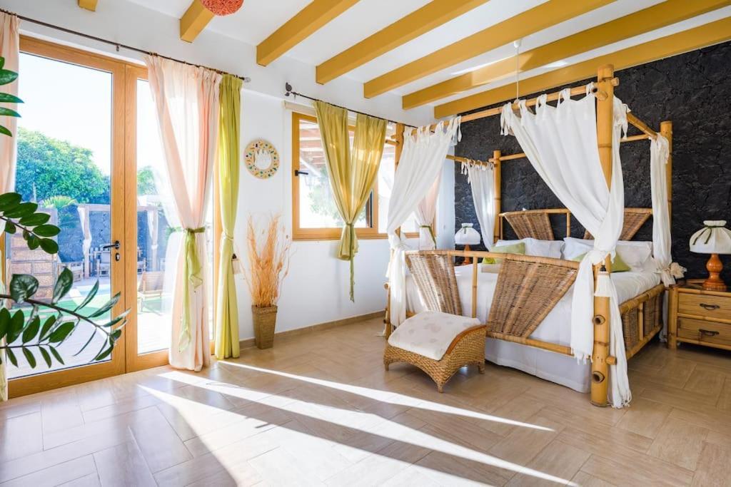 Villa La Isla By Rentaholidayslanzarote 普拉亚布兰卡 外观 照片