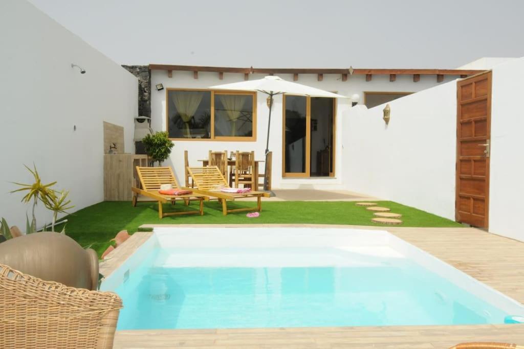 Villa La Isla By Rentaholidayslanzarote 普拉亚布兰卡 外观 照片