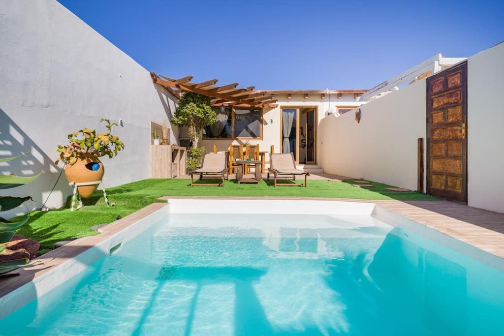 Villa La Isla By Rentaholidayslanzarote 普拉亚布兰卡 外观 照片